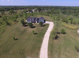 5933 Indian Summer Cir, Wamego, KS 66547