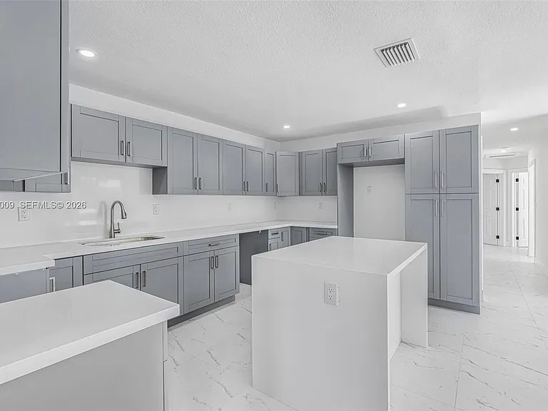 2901 SW 92nd Ave — Photo 10