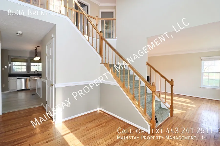 Beautiful 4 Bedroom Home W/ Attached Garage & Large Yard! — Photo 3