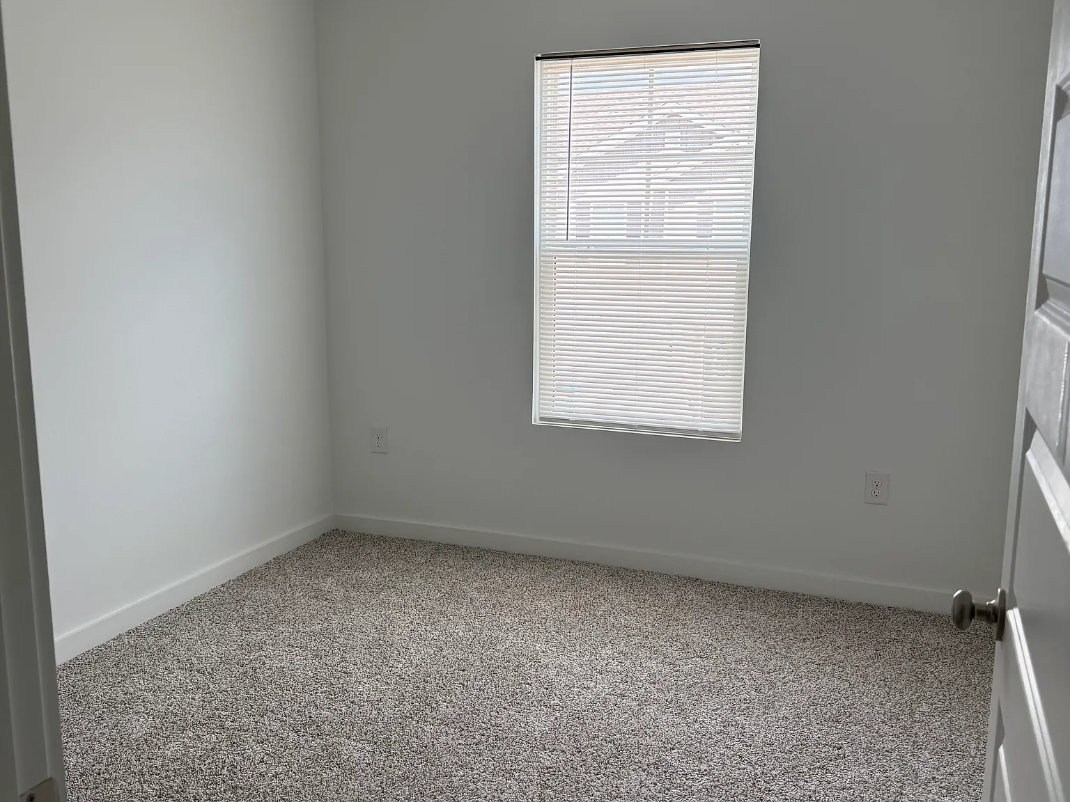 3 bed, 2.5 bath, 1554 sqft, $850 — Photo 2