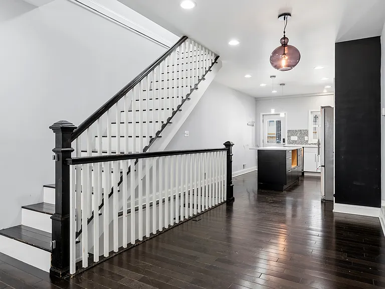 412 S East Ave — Photo 15