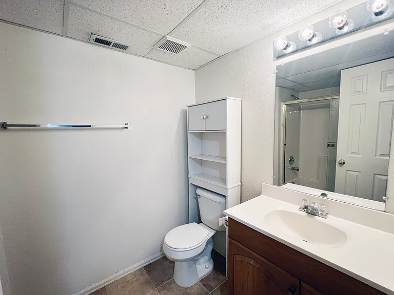 990 Emerald Dr — Photo 12