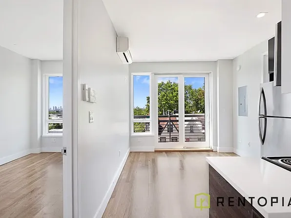 105 Vanderveer Street image 1 of 9