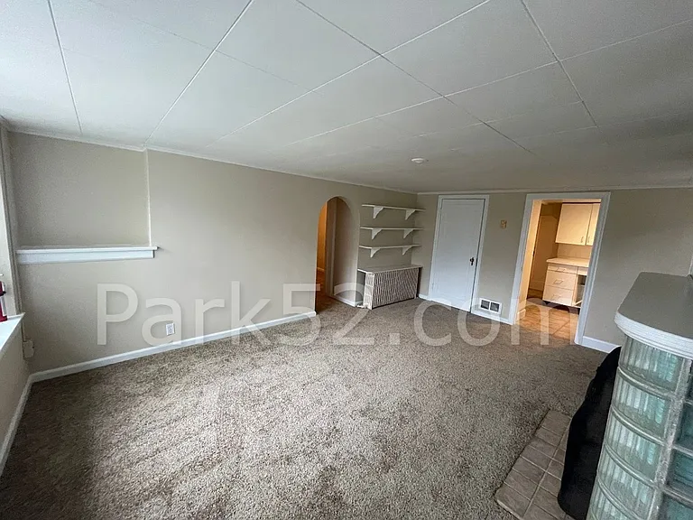 406 N 6th St #1/2 — Photo 2
