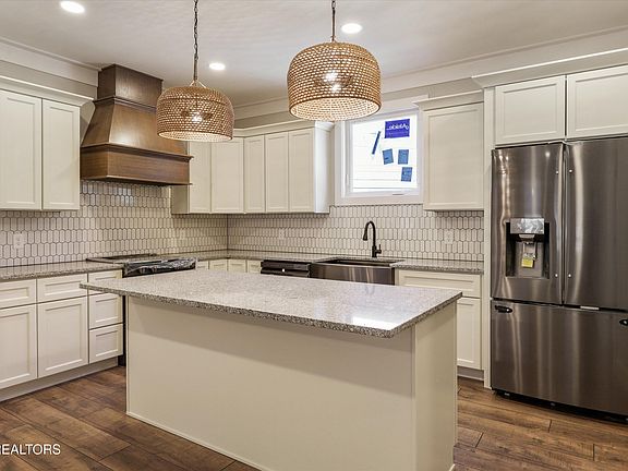 5th image of 378 Signet Ln