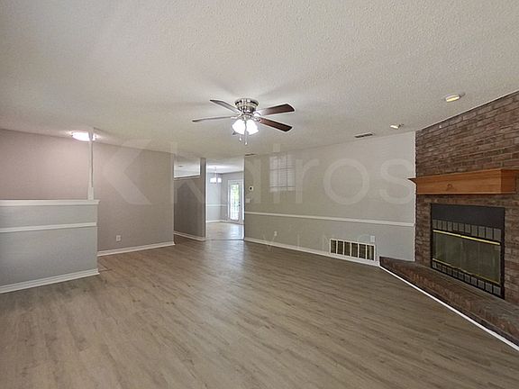 3rd image of 414 Thrush Ave