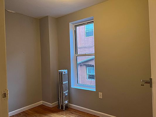 3rd image of 228 E 116th St APT 28