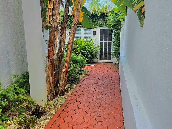 3rd image of 3 255 Calle
