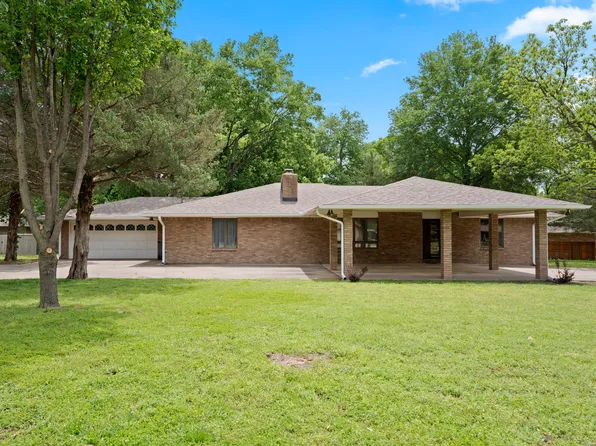 1024 N Sycamore Dr, Grove, OK 74344