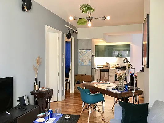 Rented by Manhattan Management LLC | media 25