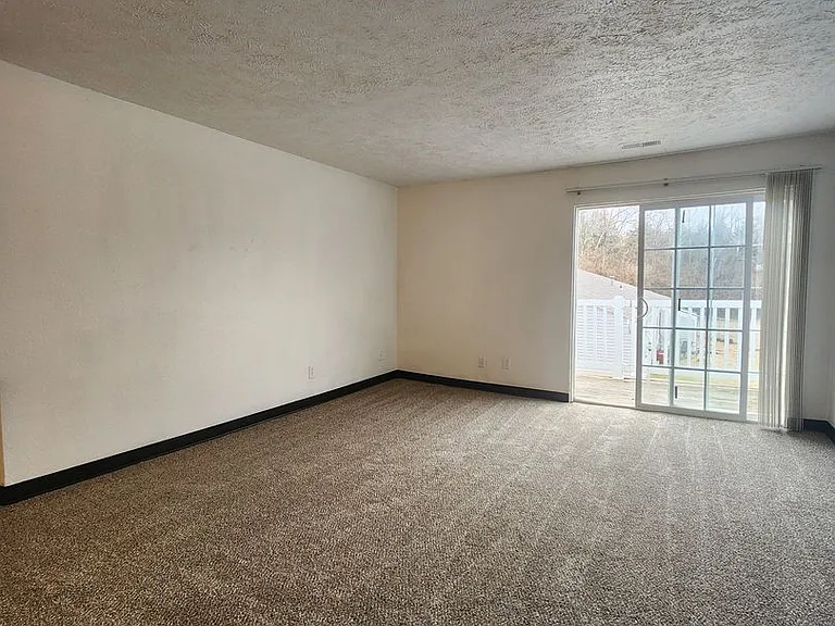 Hidden Bluffs Apartments — Photo 16