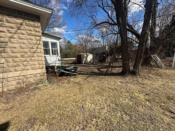 4th image of 351 E Richland St