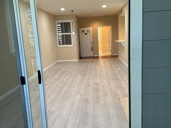 5th image of 905 Sunrose Ter APT 106