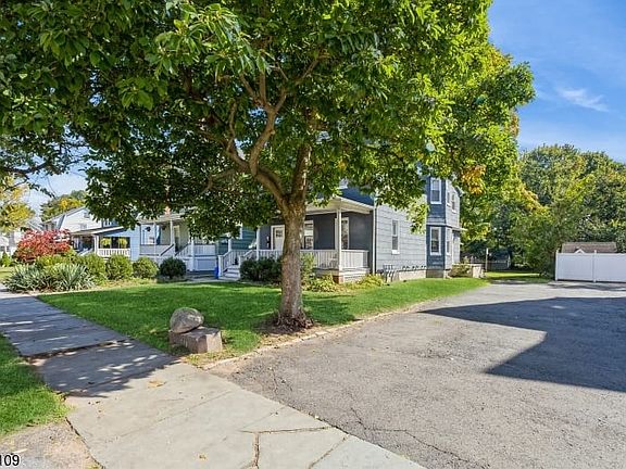 2nd image of 161 Ashland Ave Floor 1