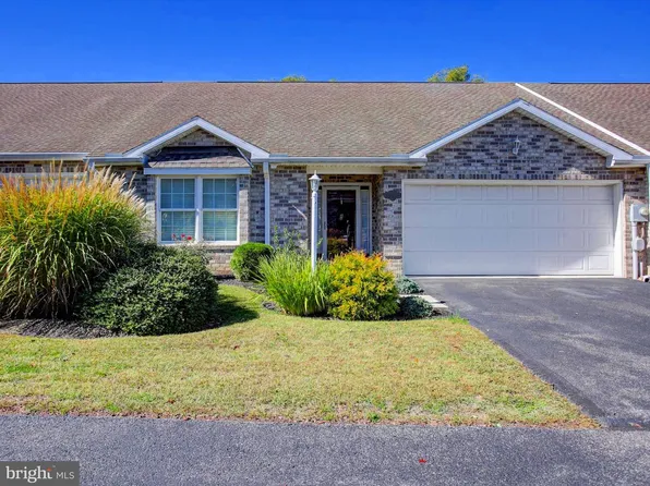 602 Brookview Dr, Greencastle, PA 17225