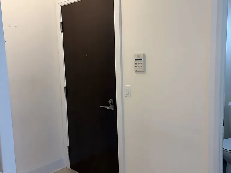 100 Harrison Garden Blvd #423 — Photo 9