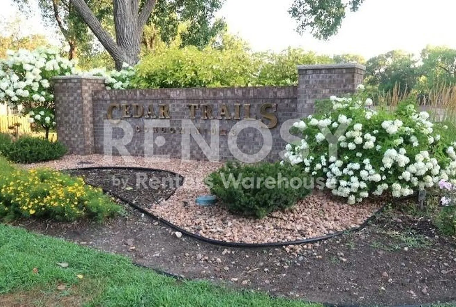 Available Now 2 bedroom 1.5 bath Condo in St. Louis Park — Photo 1