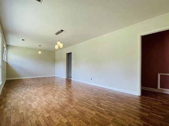 3rd image of 4402 Kenwood Dr NW