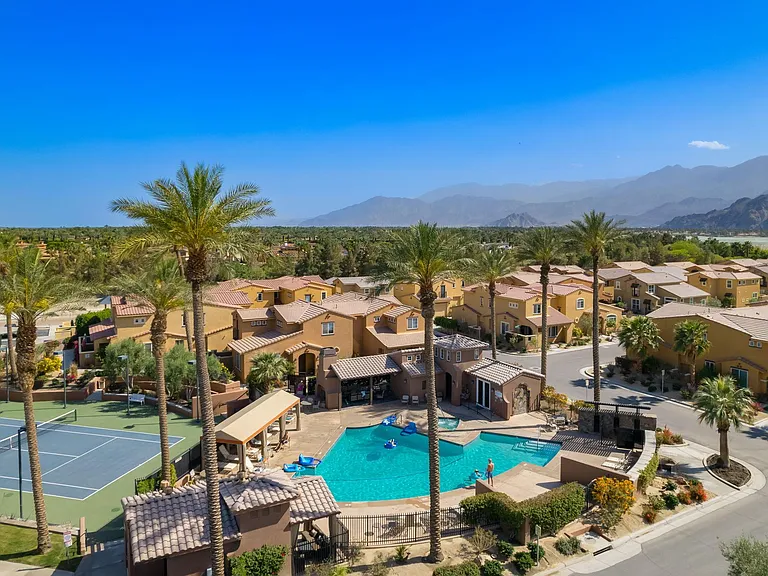52230 Desert Spoon Ct — Photo 2