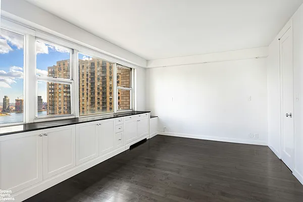 300 East 40th Street #28E