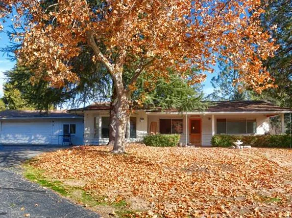 45512 Lauri Ln, Oakhurst, CA 93644