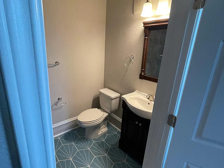 1410 W Oak St #2 — Photo 6