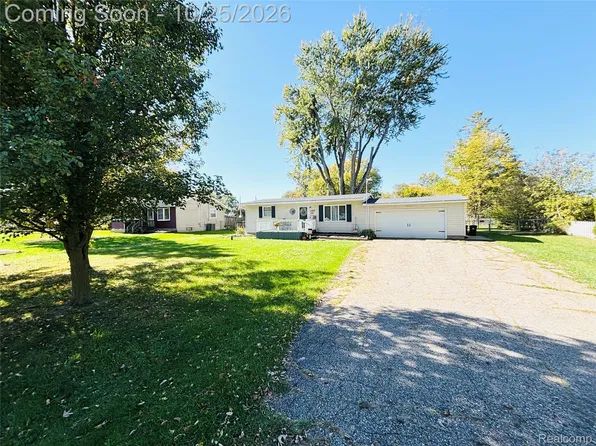 4099 Independence Dr, Flint, MI 48506