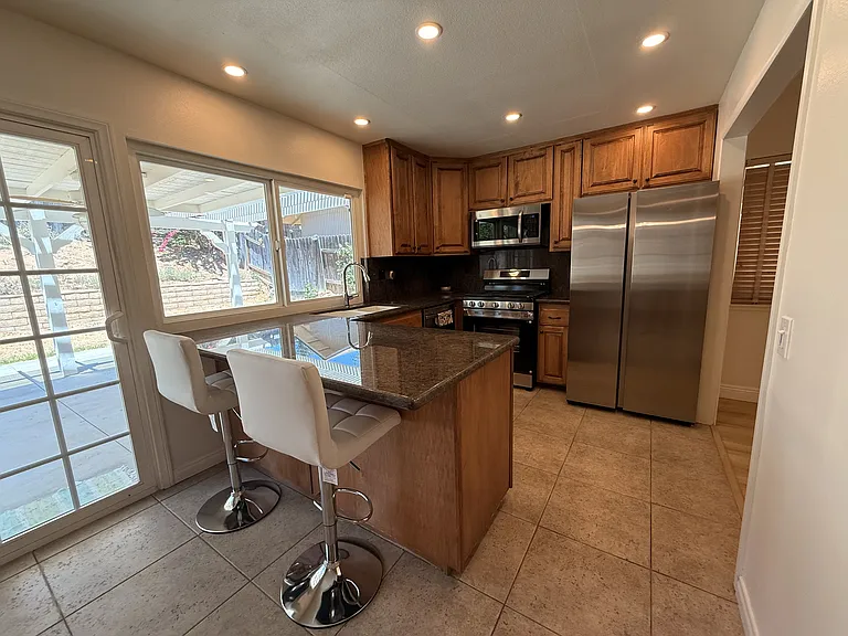265 W Campus View Dr — Photo 3