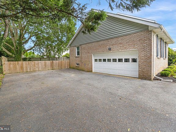 5th image of 1 Clover Dr