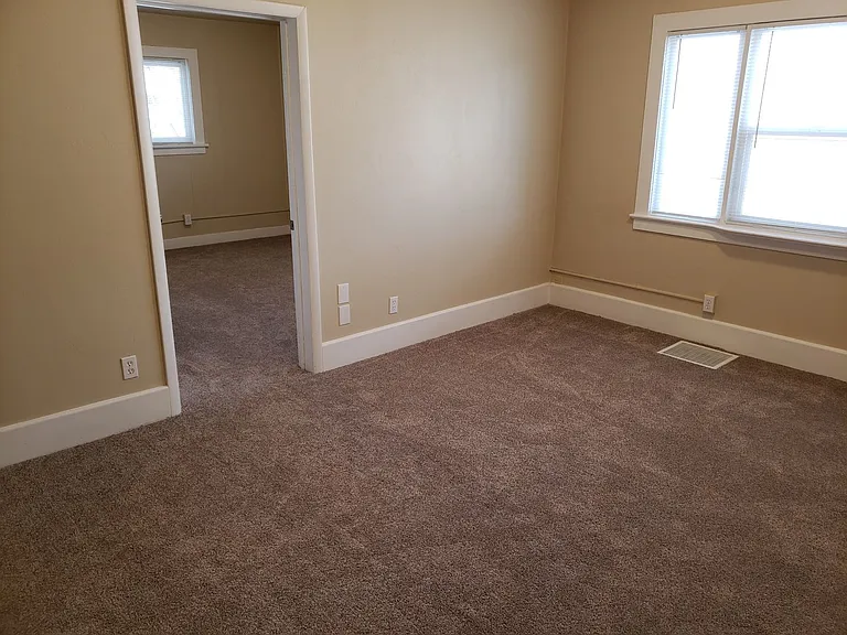 966 W Center St — Photo 4