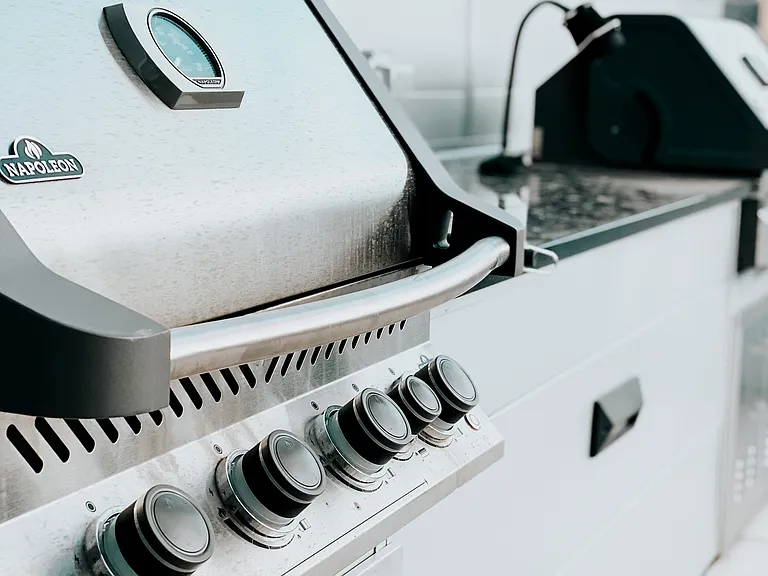 2 Outdoor Barbecues on 5000 Sq Ft Rooftop Outdoor Deck with Full Views of Chicago