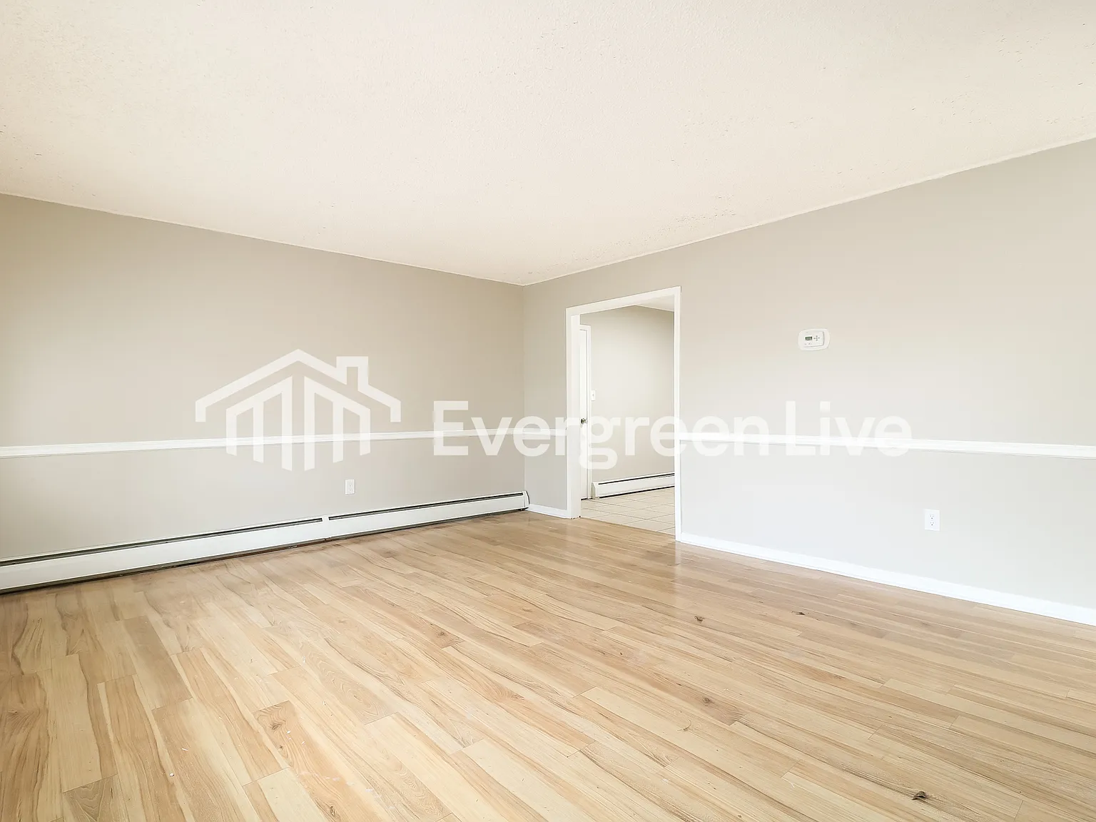 4 bed, 2.0 bath, 2508 sqft, $2,565 — Photo 2