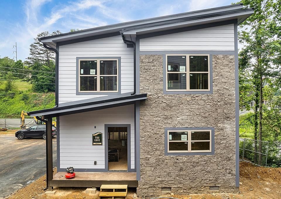 1st image of 576 Dollywood Ln #6