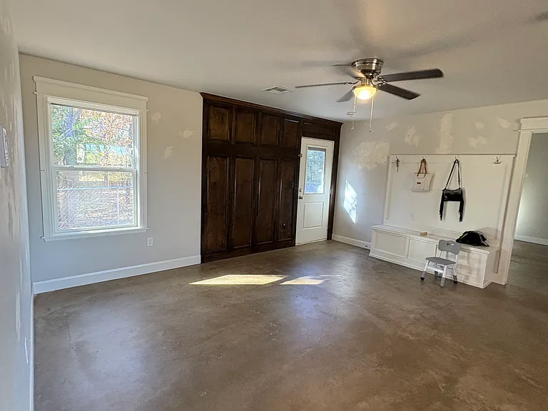 322 S 6th St — Photo 22
