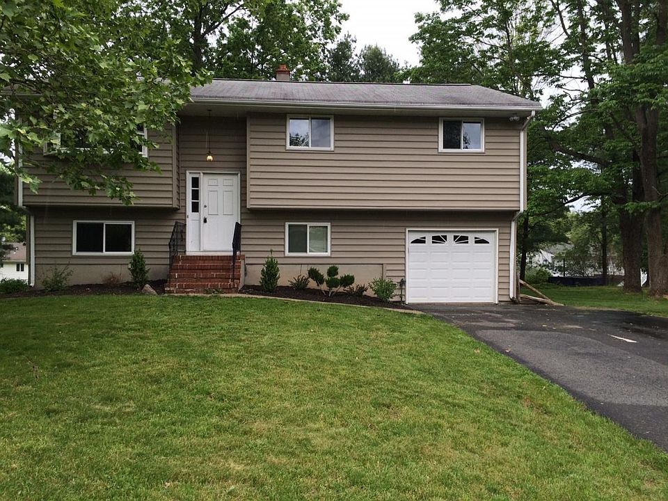 Front of House on 1/3 acre Cul-de-sac