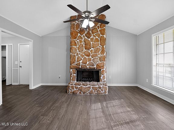 3rd image of 117 White Oak Ct