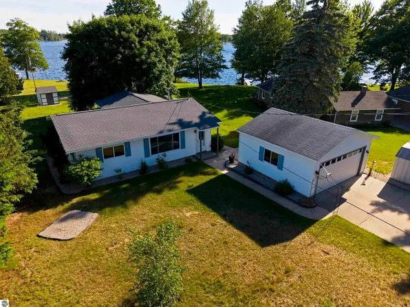 4960 Pine Dr NE, Kalkaska, MI 49646