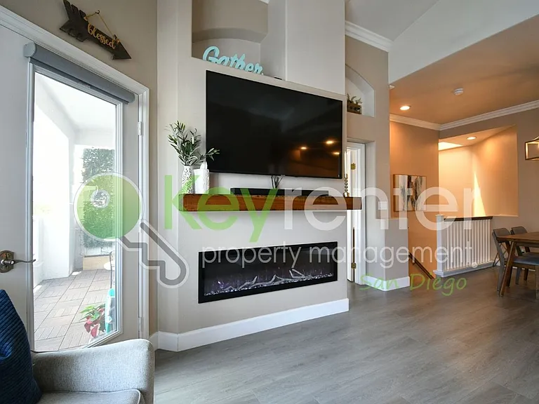 7663 Hazard Center Dr — Photo 31