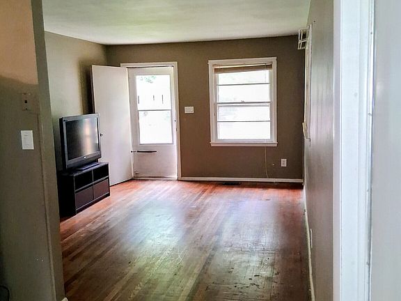 5th image of 633 Currie Dr