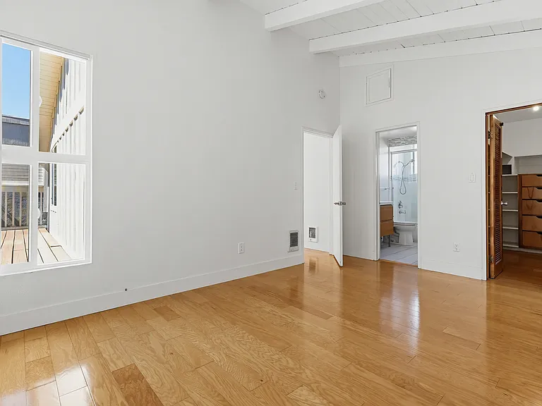 3733 Riviera Dr — Photo 21