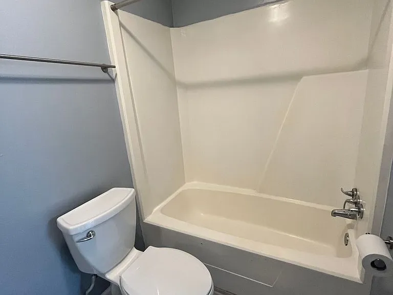 107 Lucas Dr — Photo 10