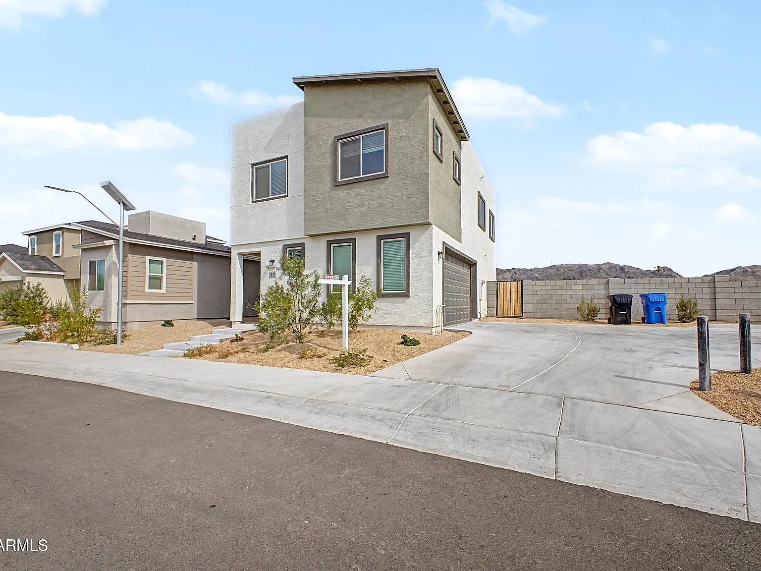 4 bed, 2.5 bath, 1456 sqft, $2,088 — Photo 3