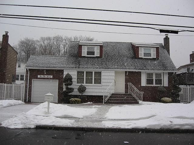 1st image of 557 Oakley Ave