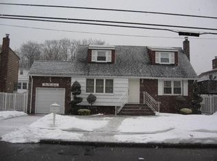 557 Oakley Ave, Elmont, NY 11003