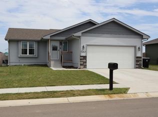 304 SE 44th St, Topeka, KS 66609