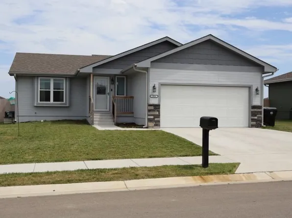 304 SE 44th St, Topeka, KS 66609