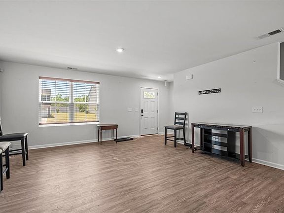5th image of 203 Burr Oak Lane