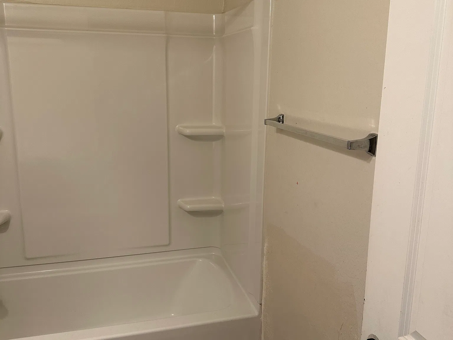 5 bed, 2026 sqft, $600 — Photo 2