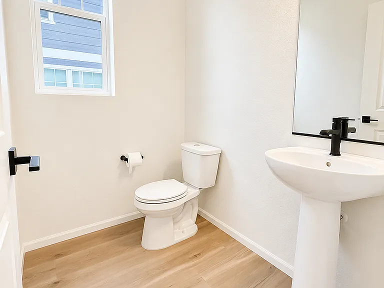 300 Nighthawk St — Photo 5