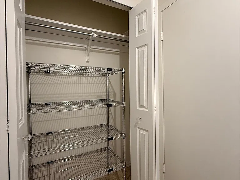49 Briar Hollow Ln #1401 — Photo 20